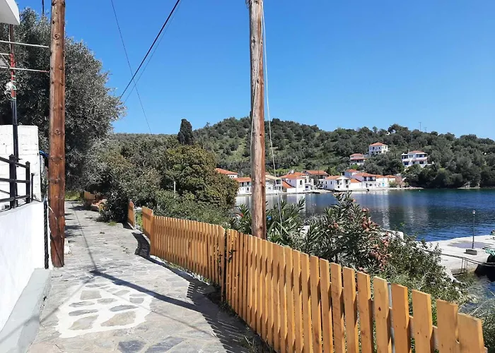 Chiona΄S Apartments By The Sea