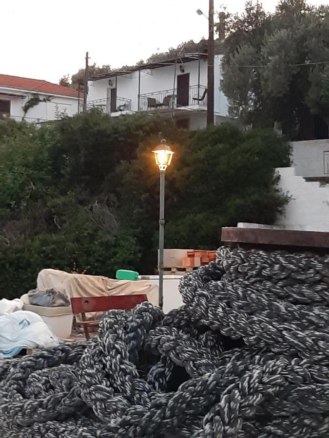 Chiona΄s By The Sea