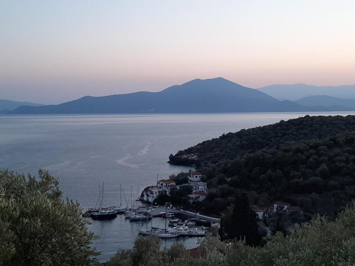 Chiona΄s By The Sea