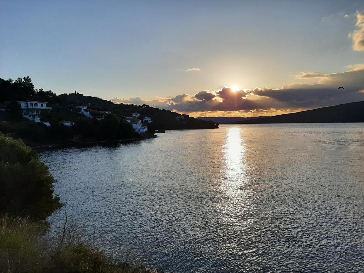 Chiona΄s By The Sea *